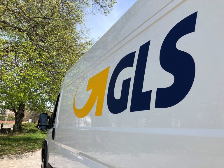 GLS autó
