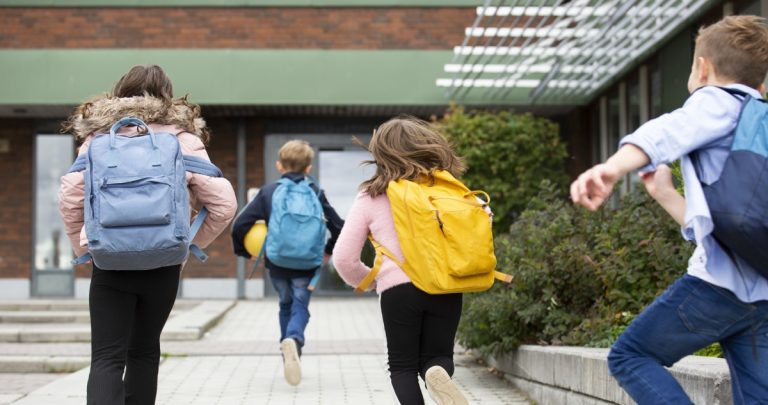 iskolakezdés gyerekek suli