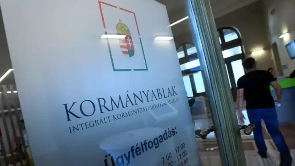 kormanyablak