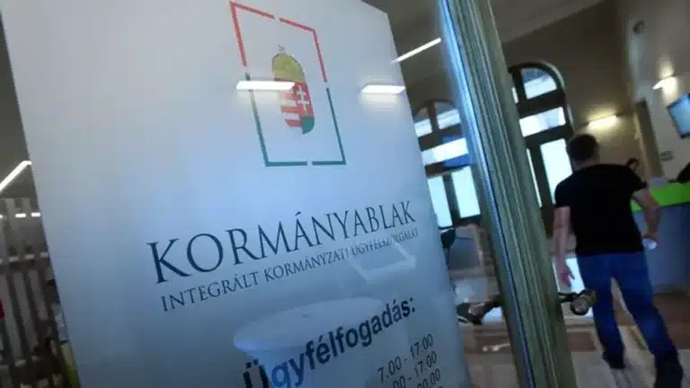kormanyablak